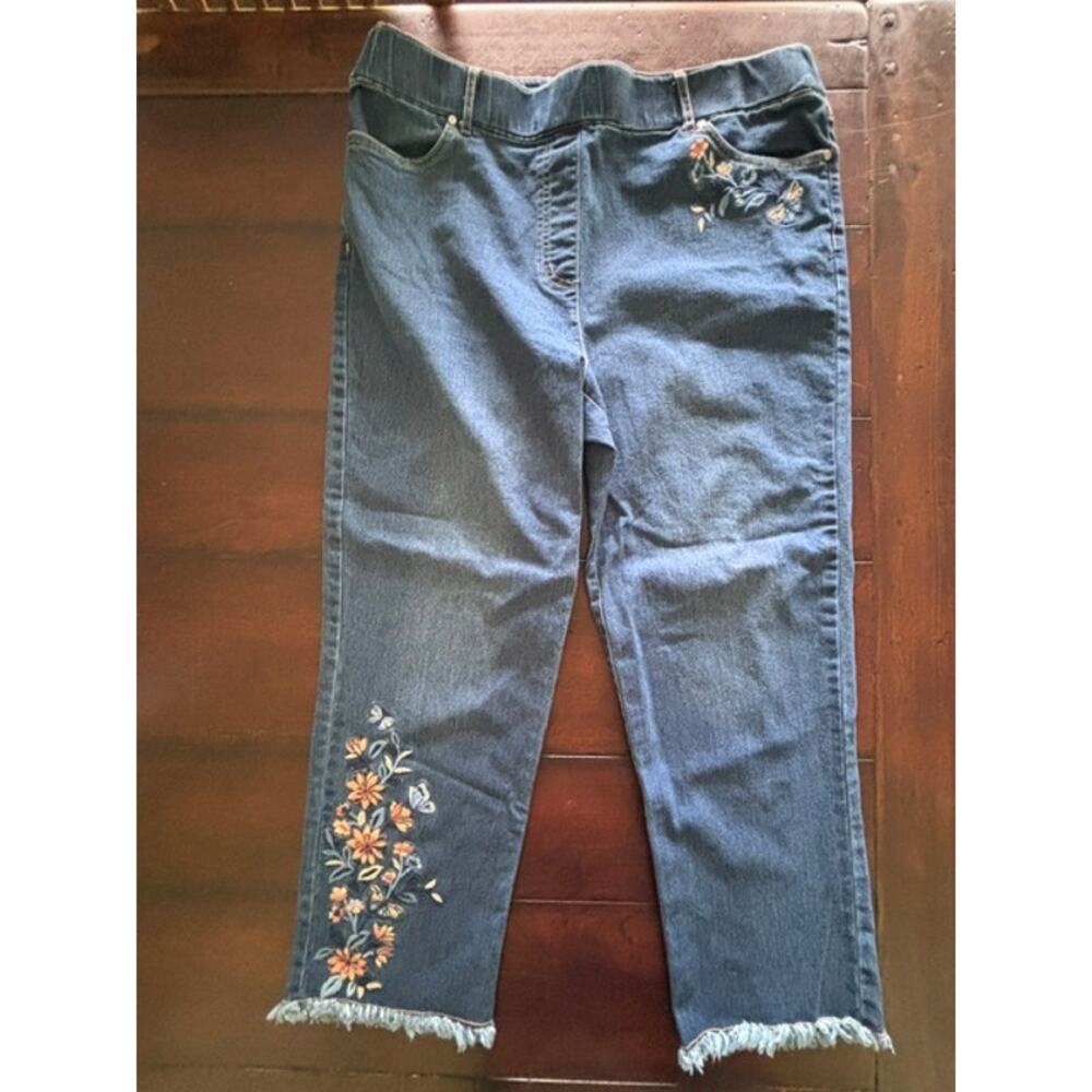 Alfred Dunner Embroidered Floral Jeans Size 14 Stretch Straight Leg Raw Hem